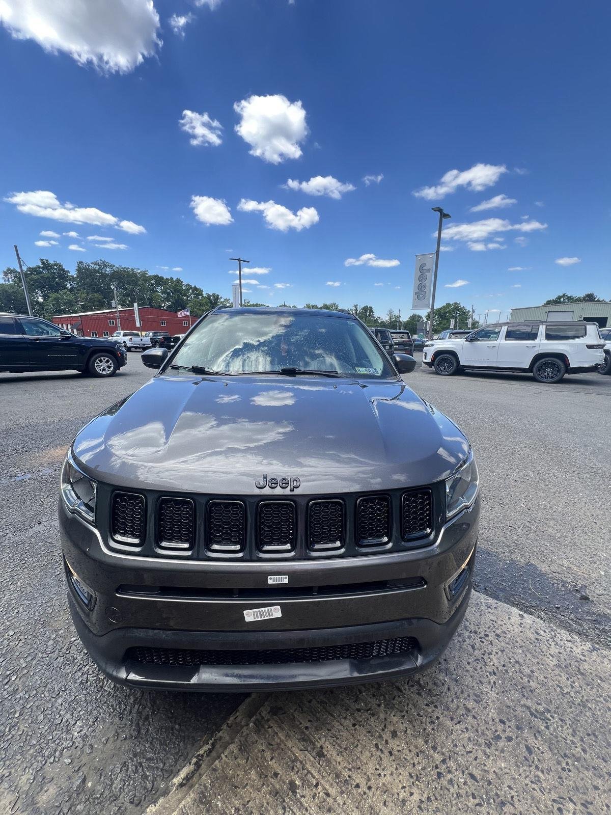 Used 2021 GRANITE CRYSTAL JEEP ALTITUDE image 8