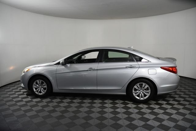 Used 2011 Silver Hyundai GLS image 6