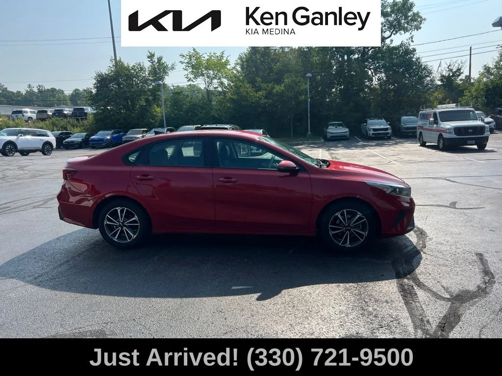 Used 2023 Red Kia LXS image 4