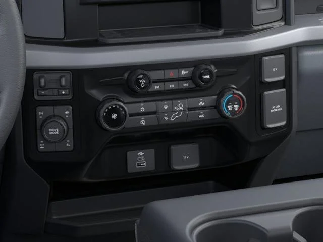 2025 Ford F-350 Super Duty XLT - Photo 39