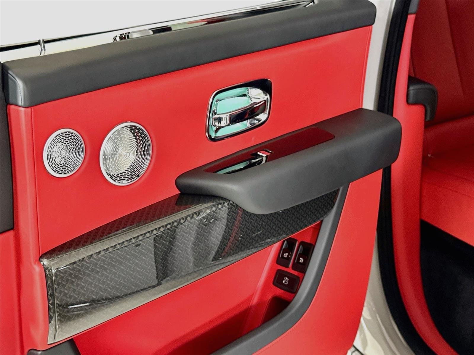 Used 2025 Tempest Gray Rolls-Royce Black Badge | Bespoke Audio | Starlight Roof image 29