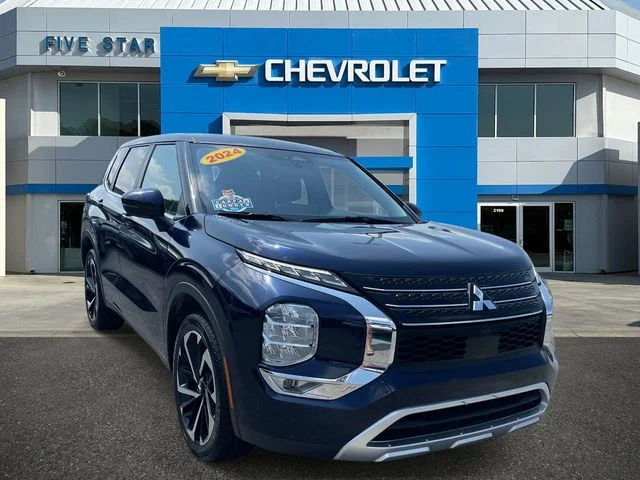 Used 2024 White Mitsubishi SE image 1