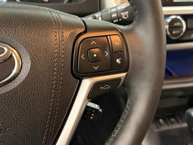 Used 2016 Silver Toyota Limited Platinum V6 image 19