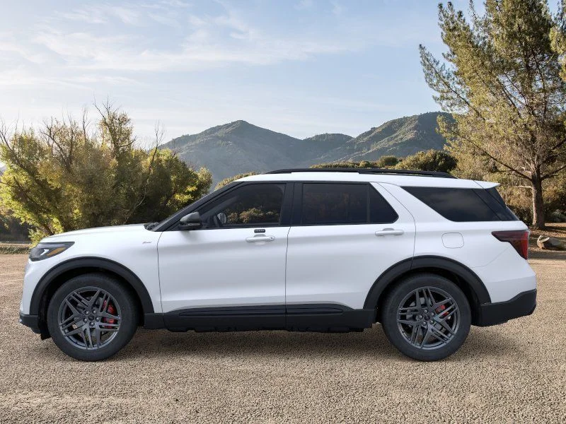 New 2026 Star White Metallic Tri-Coat Ford ST-Line image 5