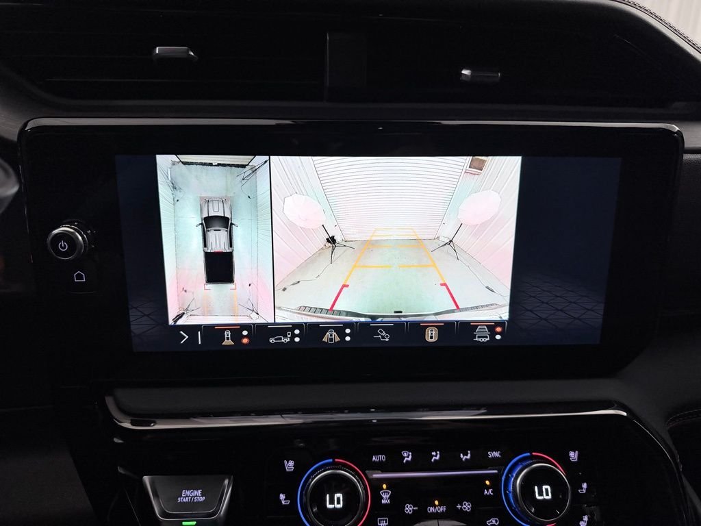 Used 2024 White GMC AT4 image 17