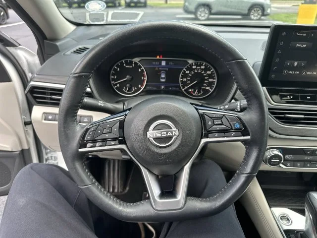 Used 2023 White Nissan 2.5 SL image 14
