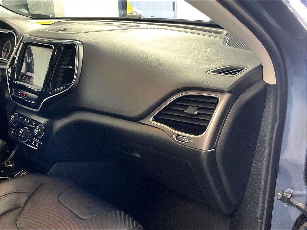 Used 2020 Blue Jeep Limited image 13