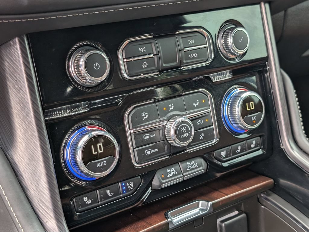 Used 2024 White Frost Tricoat GMC Denali Ultimate image 28