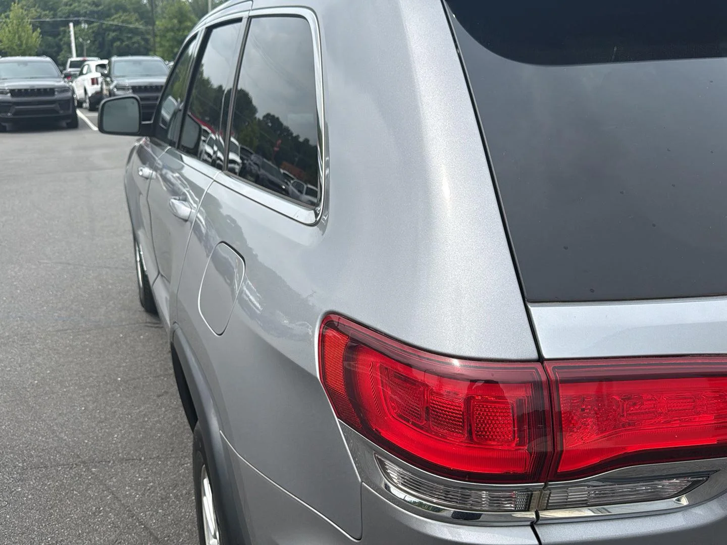 Used 2020 Billet Silver Metallic Jeep Laredo image 11