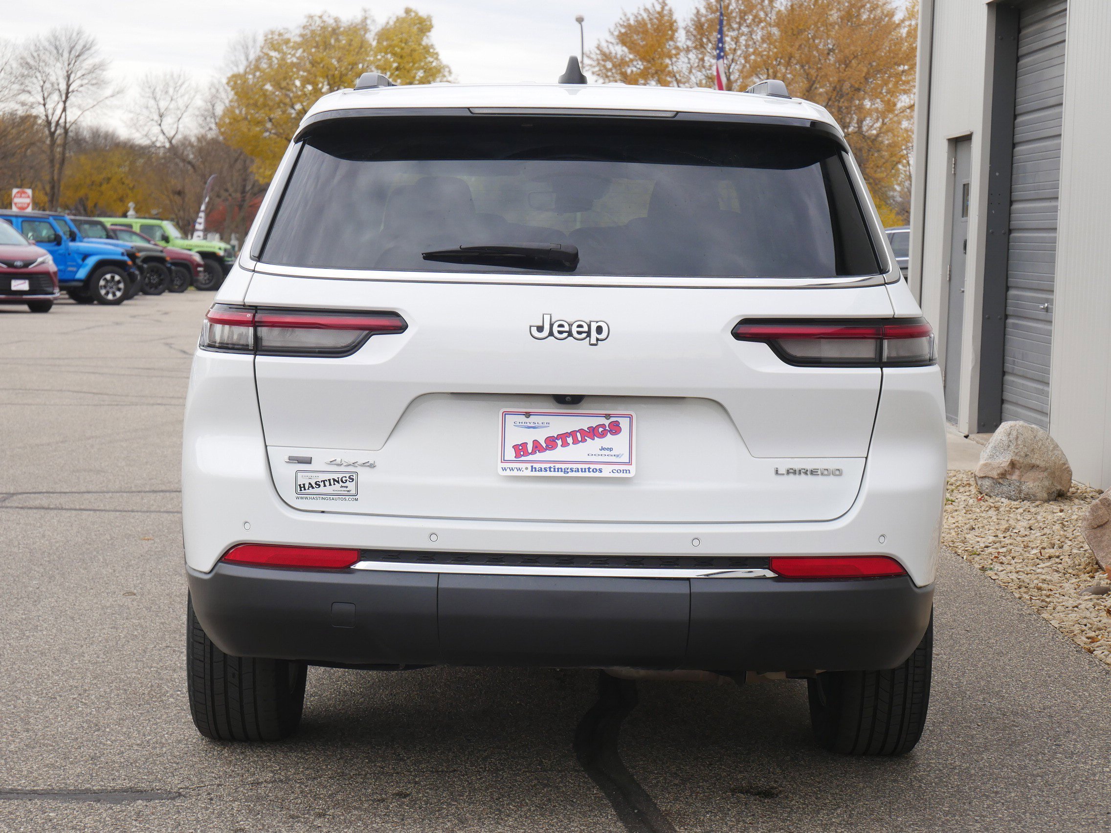 2023 Jeep Grand Cherokee Laredo photo 3