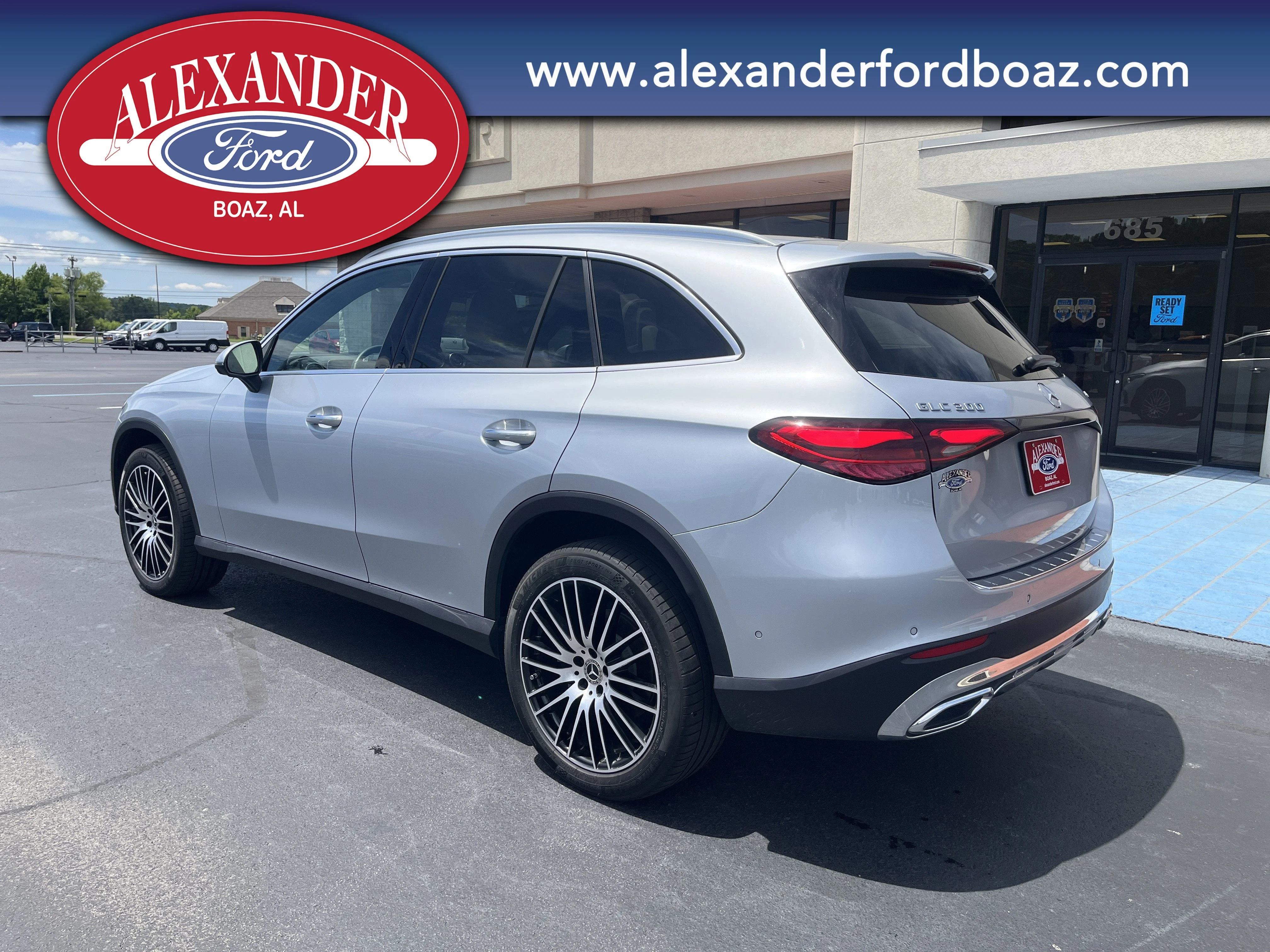 Used 2025 Silver Mercedes-Benz GLC 300 image 2
