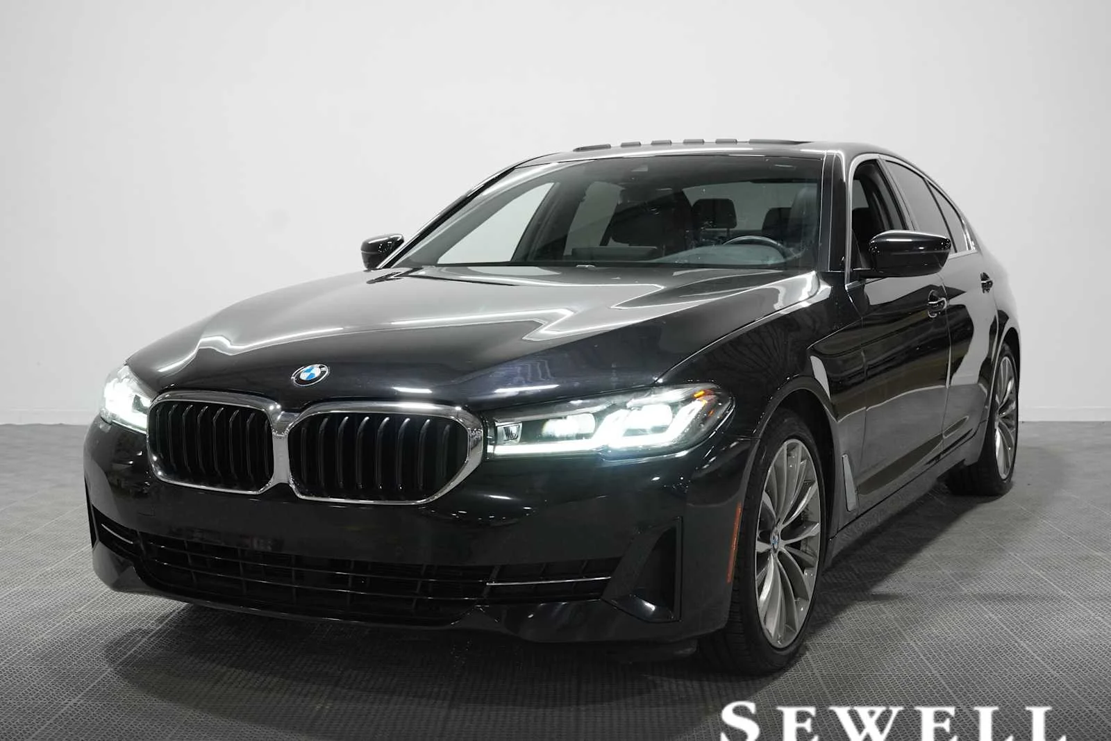 2022 BMW 5 Series 530i xDrive Sedan's photo