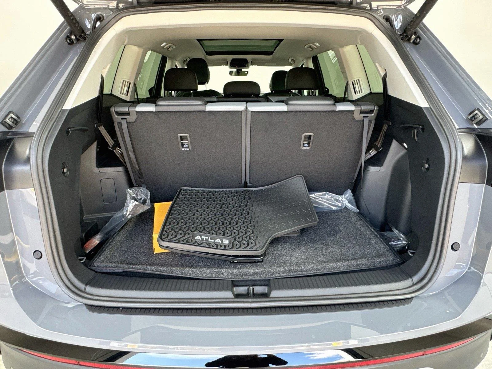 New 2027 Pure Gray Volkswagen SE w/Technology image 26
