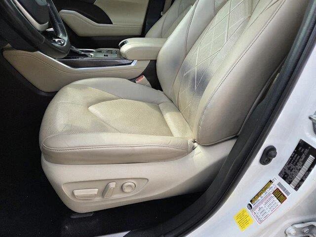 Used 2022 Wind Chill Pearl TOYOTA PLAT image 10