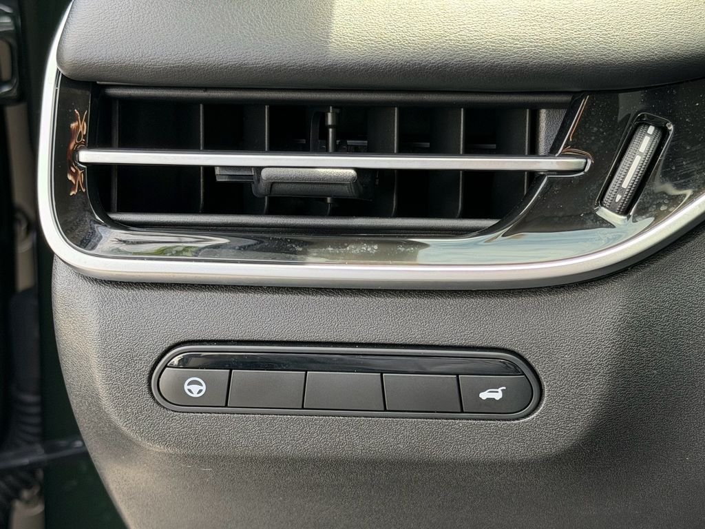 Used 2026 Green INFINITI LUXE image 28