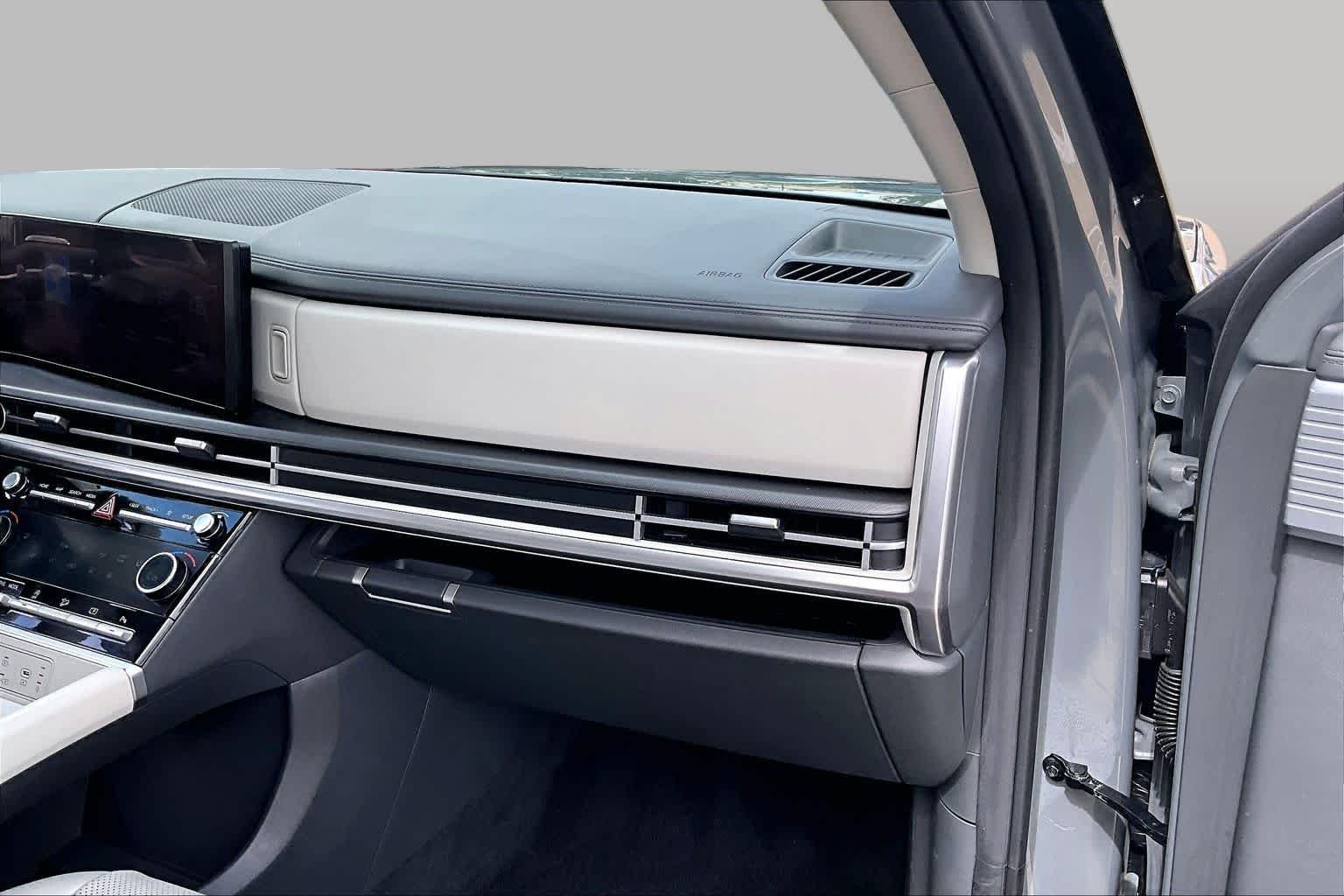 Used 2026 Hampton Gray Hyundai SEL image 17