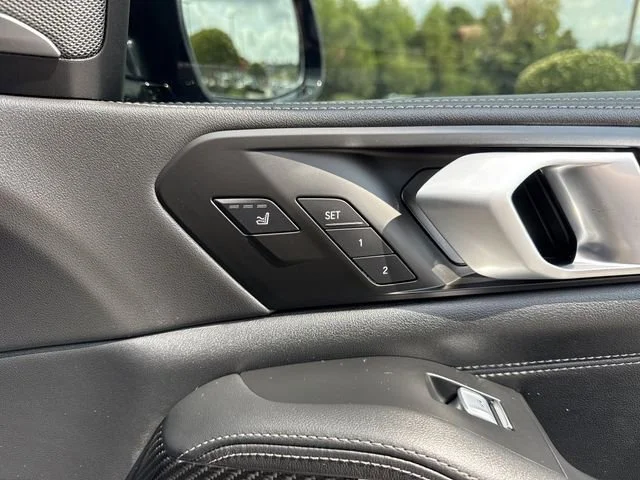Used 2025 Black Sapphire Me BMW M60i image 37