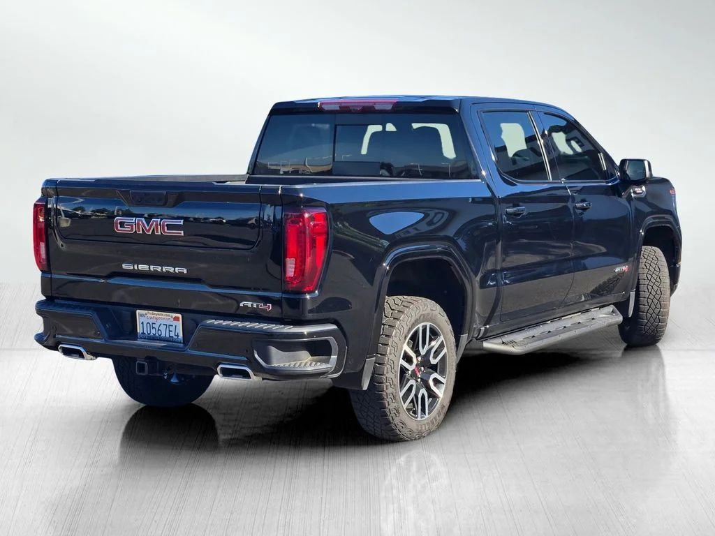 Used 2025 Onyx Black GMC AT4 image 4