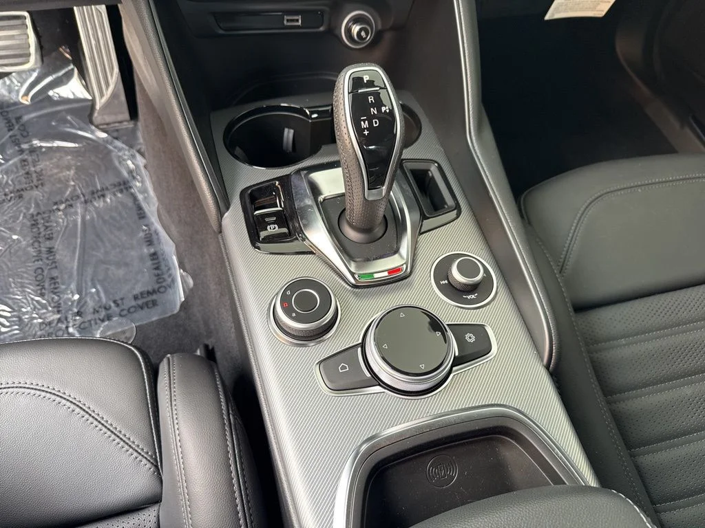 2026 Alfa Romeo Giulia Base - Photo 12