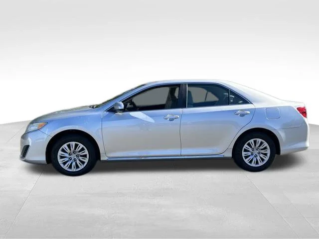 Used 2012 Silver Toyota LE image 2