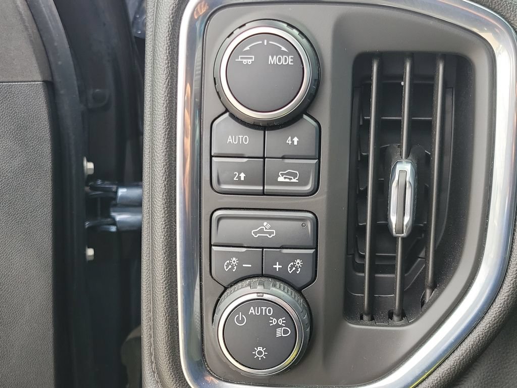Used 2020 Shadow Gray Metallic Chevrolet LT image 21
