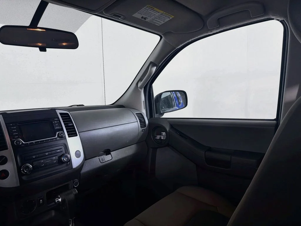 Used 2015 Blue Nissan S image 20