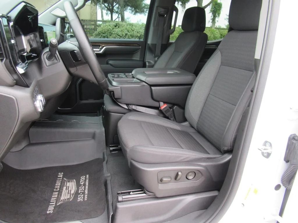 Used 2024 White GMC Elevation image 16