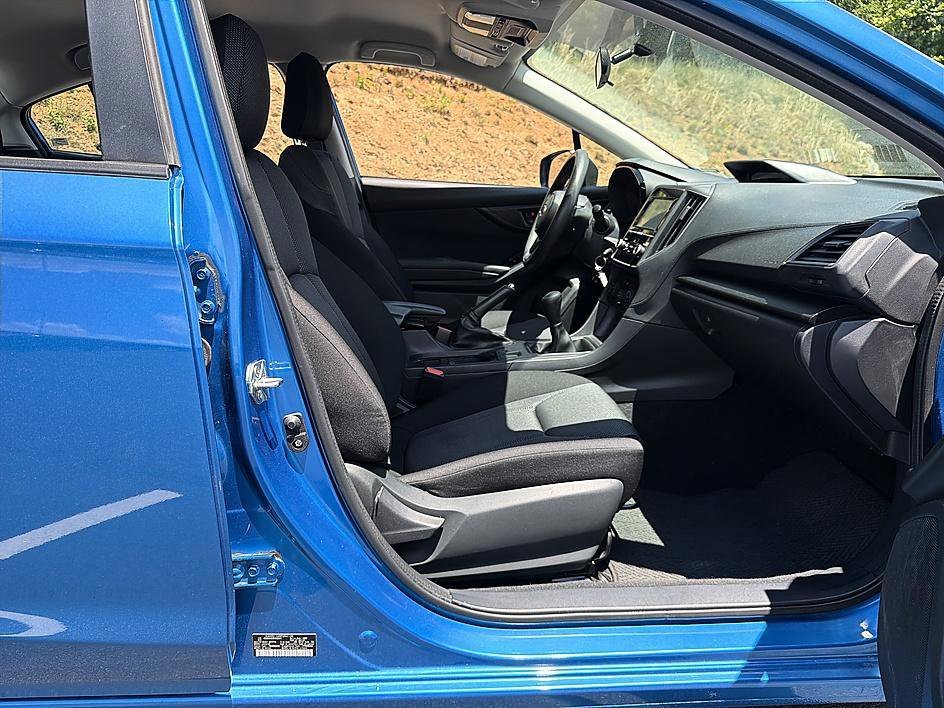 Used 2022 Ocean Blue Pearl Subaru Base image 19