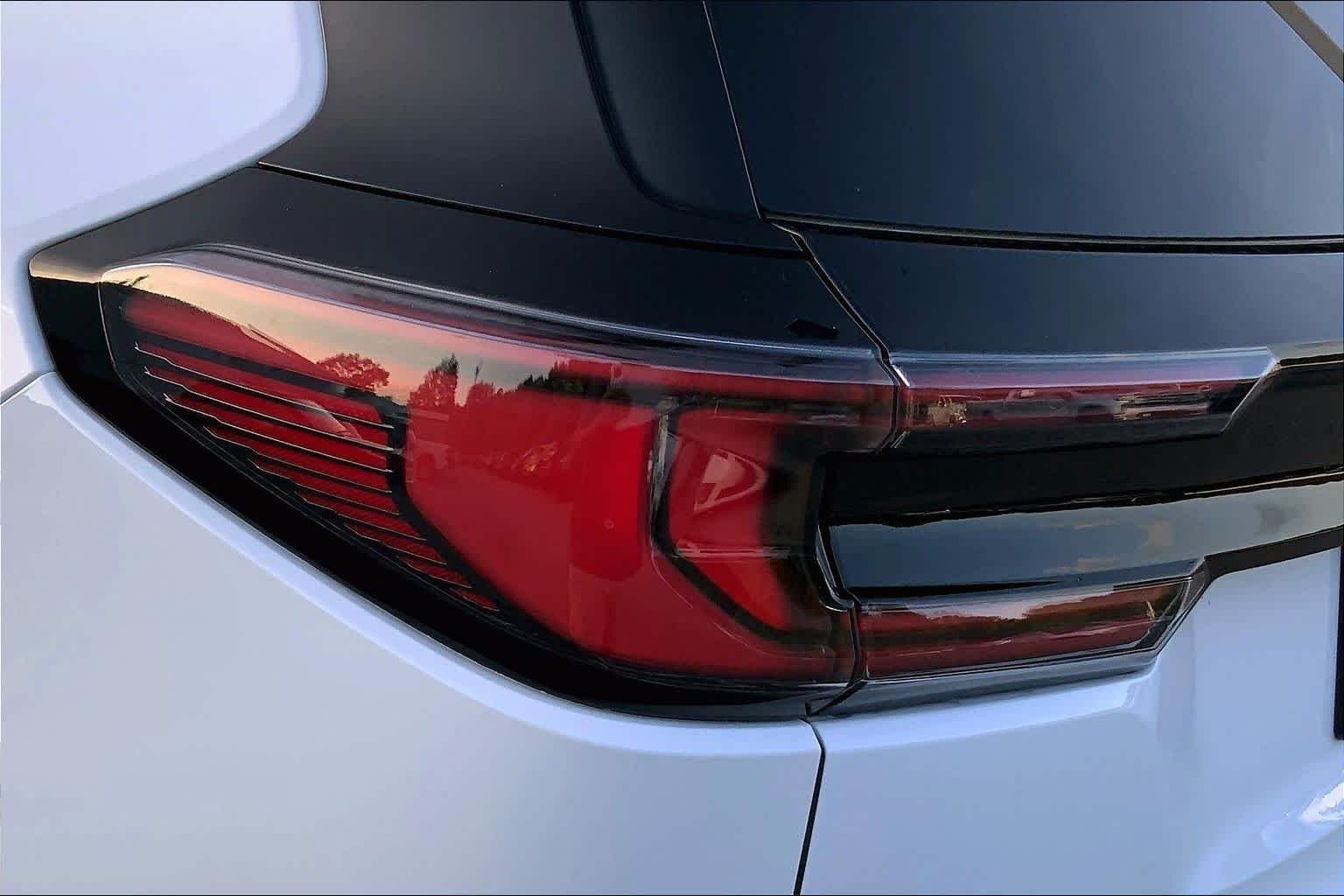 New 2027 Summit White GMC Elevation image 13