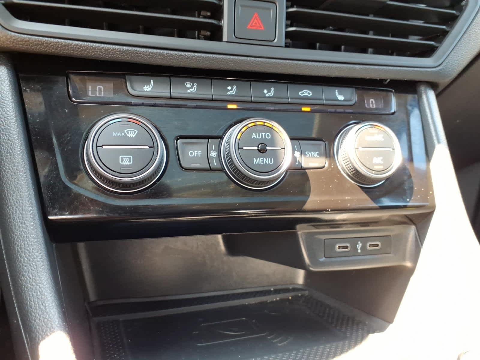 Used 2022 DEEP BLACK PEARL EFFECT Volkswagen SEL image 16