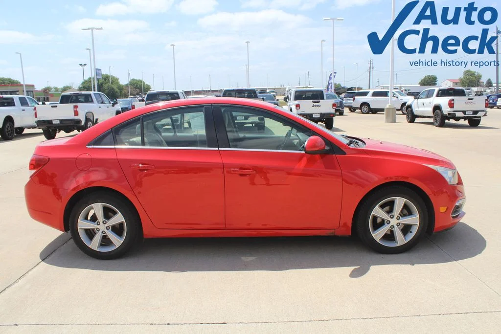 Used 2015 Chevrolet Cruze 2LT with VIN 1G1PE5SB3F7243824 for sale in Storm Lake, IA