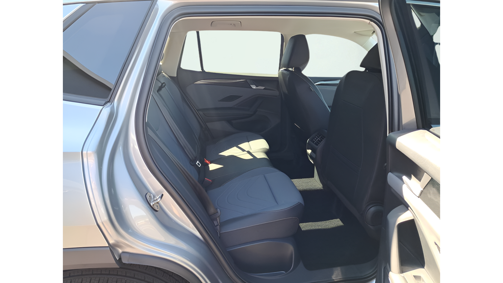 2025 Volkswagen Tiguan SE - Photo 15