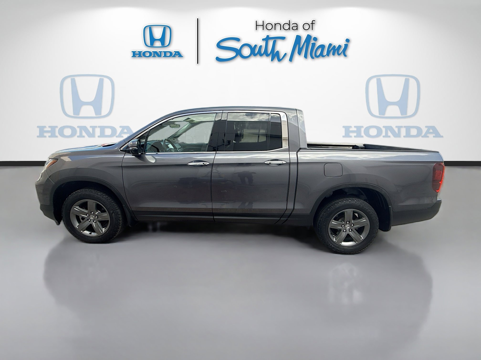 Certified Used 2023 Sonic Gray Pearl Honda RTL-E image 4