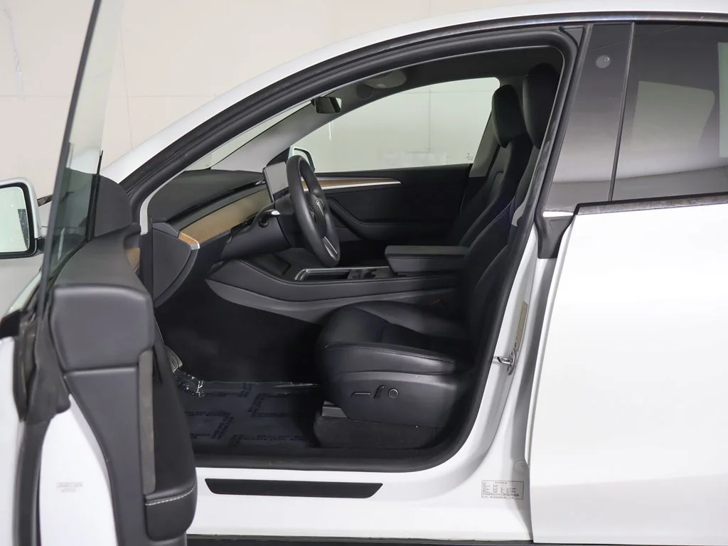 Used 2023 White Tesla Long Range image 31