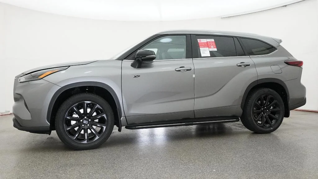 New 2026 Heavy Metal Toyota XLE image 4