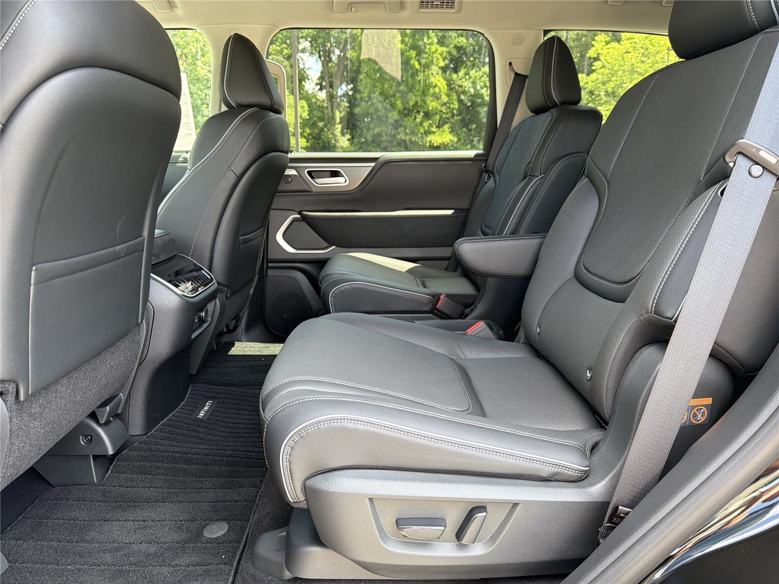 New 2026 BLACK OBSIDIAN INFINITI Luxe 4WD image 15