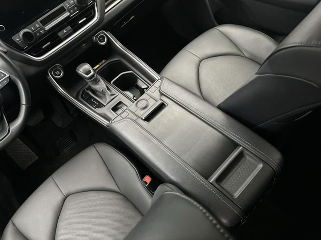 Used 2025 Black Toyota XLE image 25
