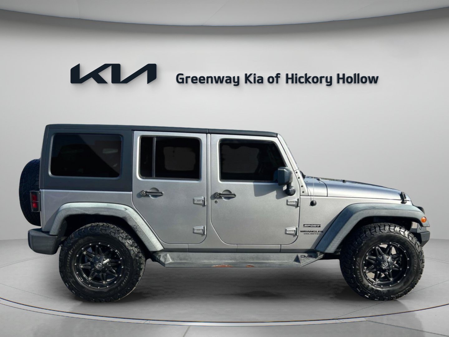 Used 2017 Billet Silver Metallic Clearcoat Jeep Sport image 8