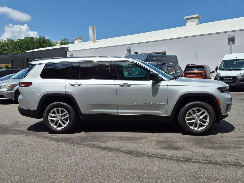 New 2026 Silver Zynith Exterior Paint Jeep Laredo X image 2
