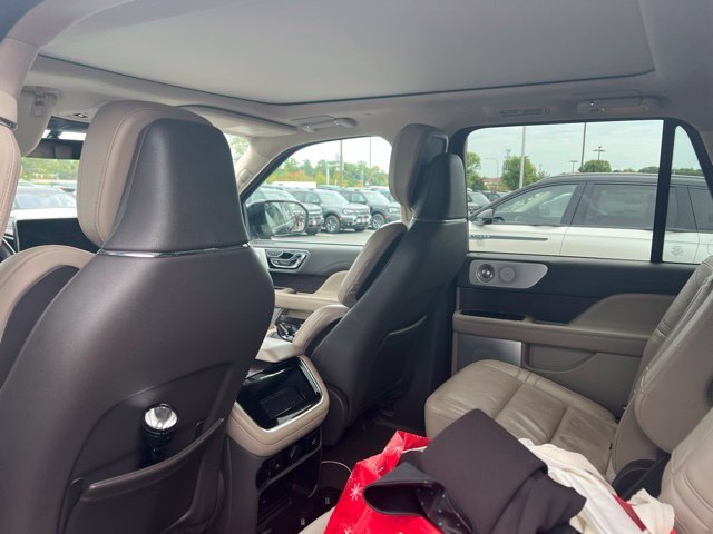 Used 2024 Black Lincoln L Reserve image 8
