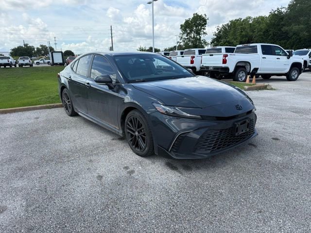 2025 Toyota Camry SE Hybrid's photo