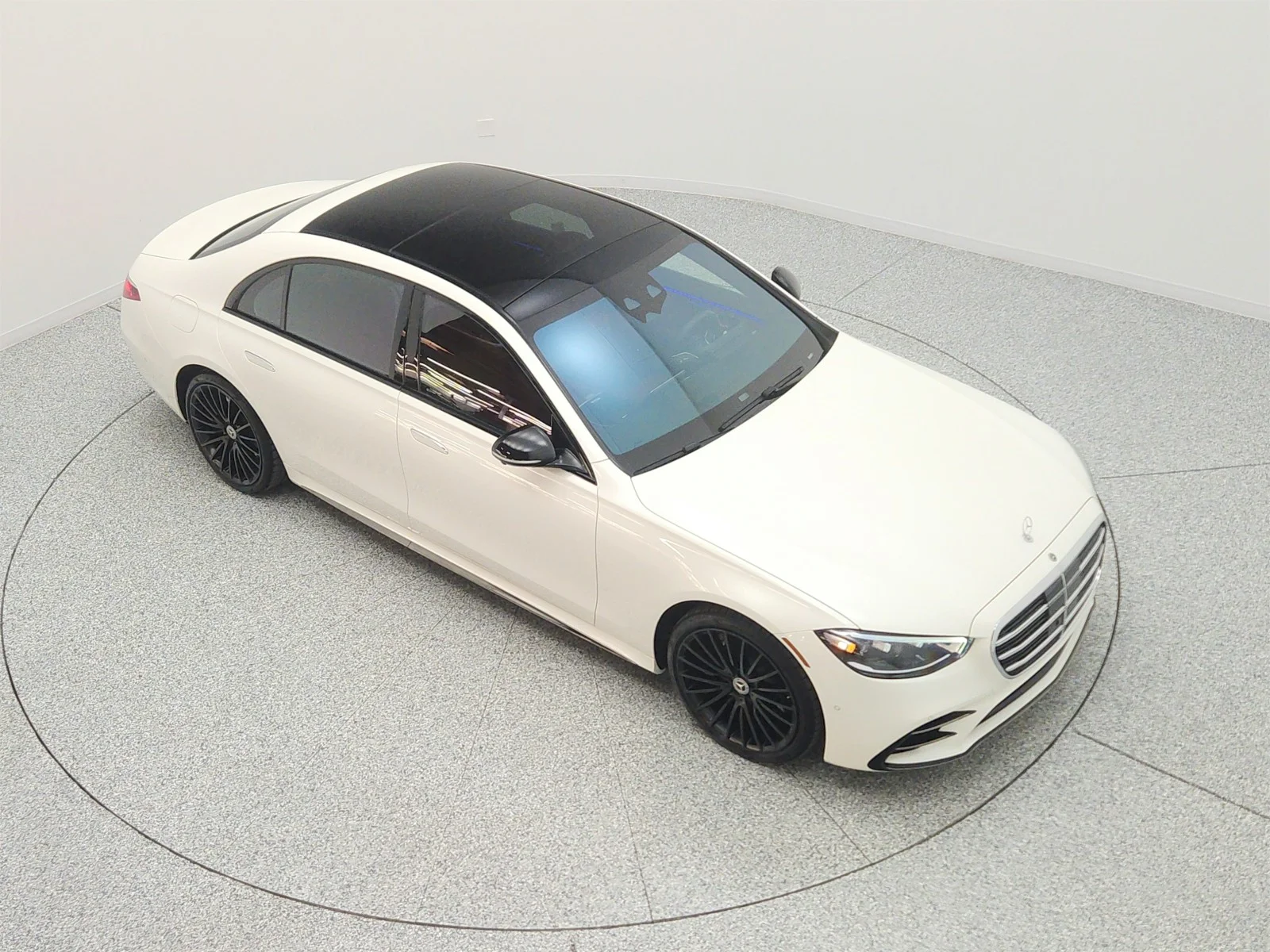 Certified Used 2023 MANUFAKTUR Diamond White Mercedes-Benz S 580 4MATIC® Sedan image 24