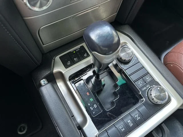 Used 2017 Black Toyota  image 21
