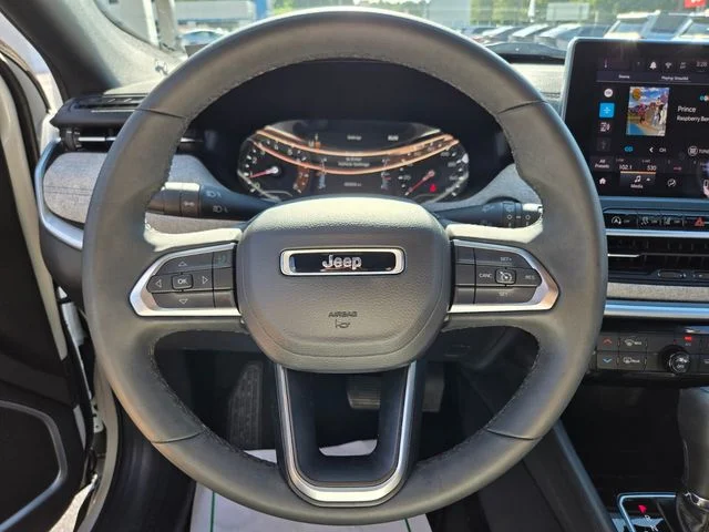 Used 2024 White Jeep Latitude image 31