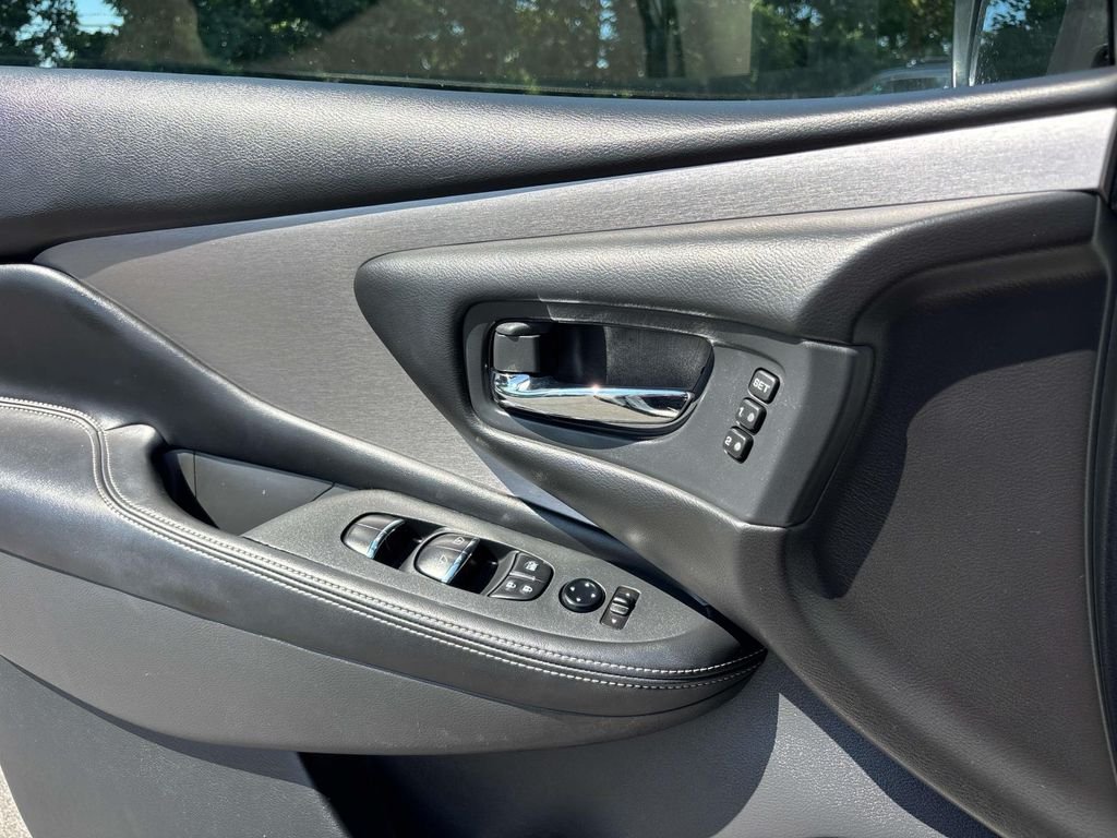Used 2023 White Nissan SL image 20