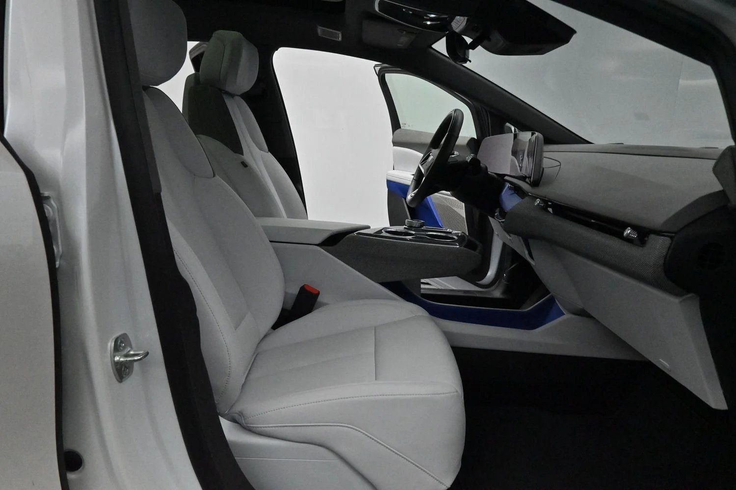 Used 2025 Crystal White Tricoat Cadillac Sport 1 image 33