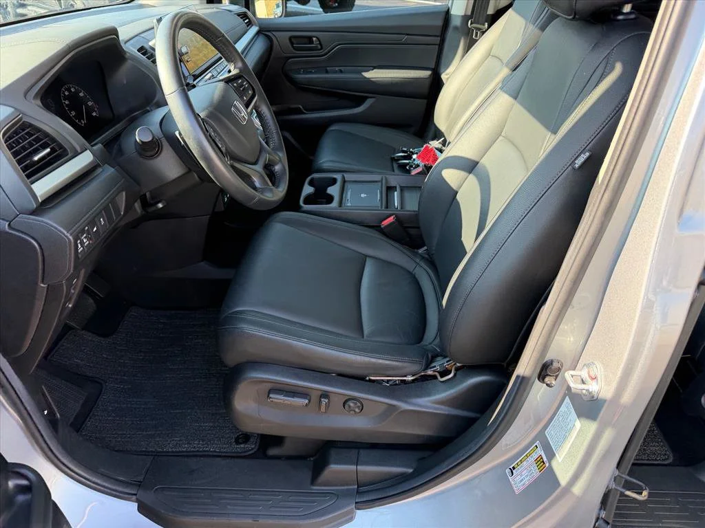Used 2025 Silver Honda EX-L image 7
