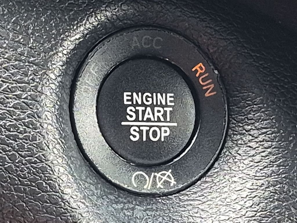 Used 2021 Red Jeep Latitude Lux image 14