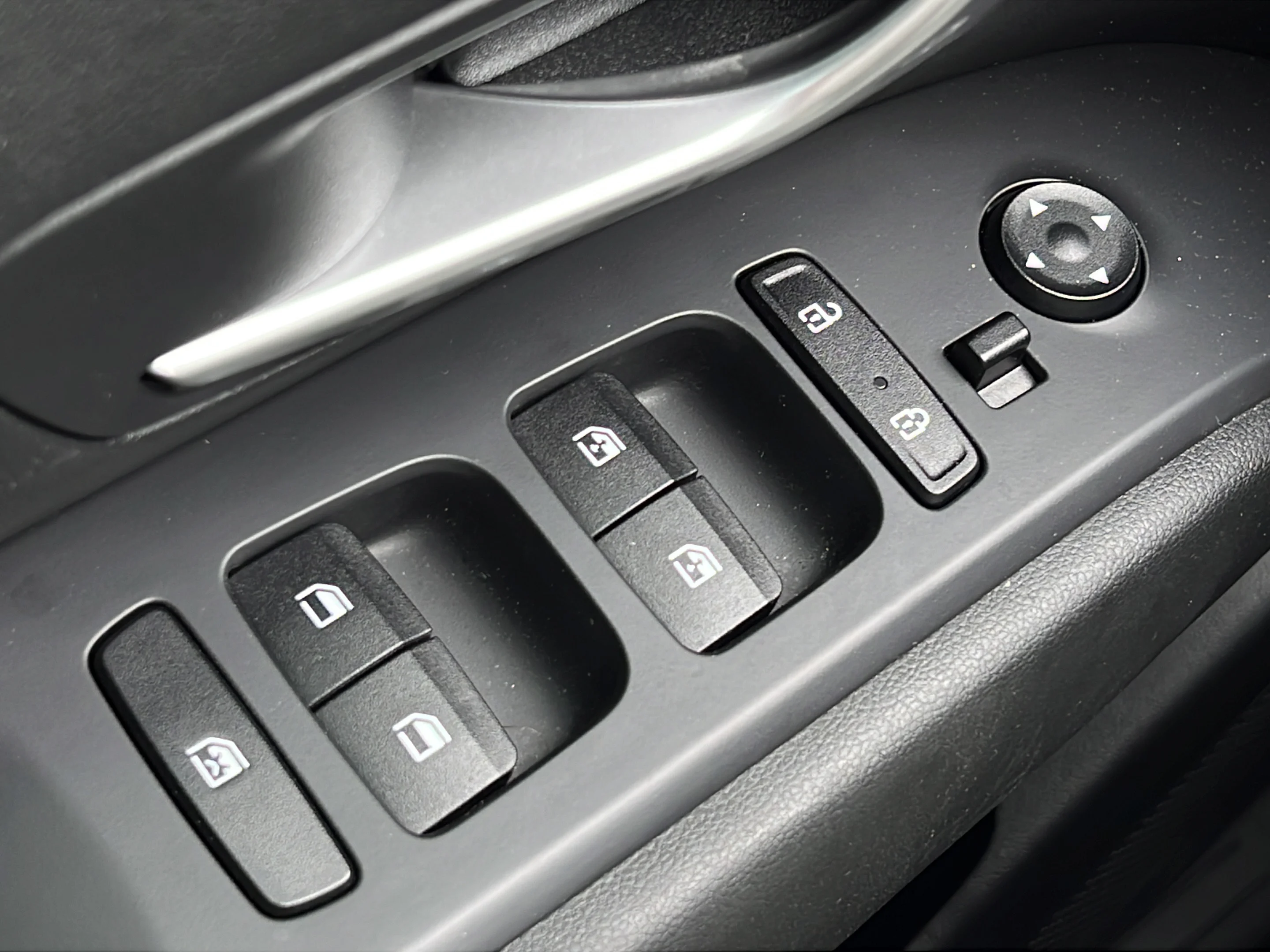 Used 2023 Amazon Gray Hyundai SEL image 17