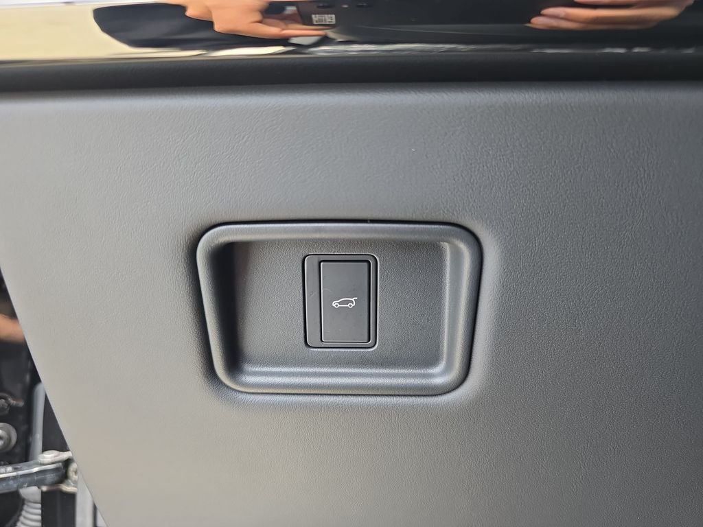 Certified Used 2026 Black Land Rover Dynamic SE image 30